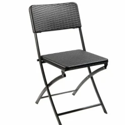 Chaise "rotin" supplémentaire.