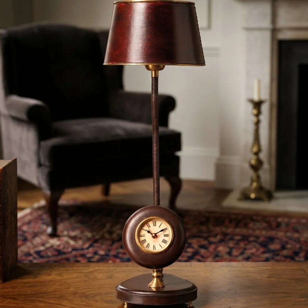 La lampe horloge en cuir
