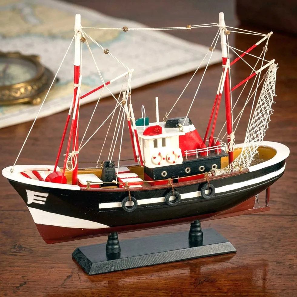 Le bateau de pêche en bois