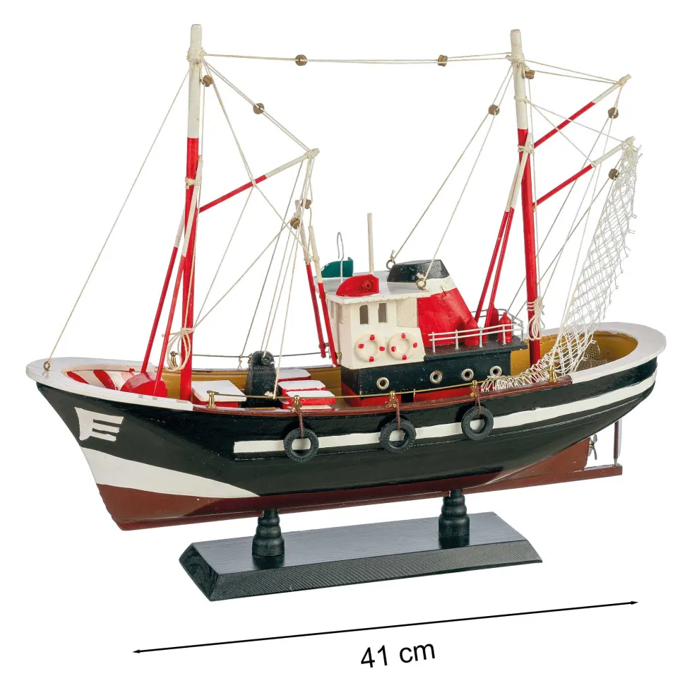 Le bateau de pêche en bois