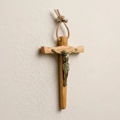 Le crucifix bois d’olivier