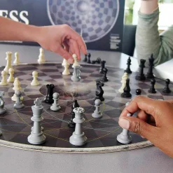 Le jeu d’échecs en trio