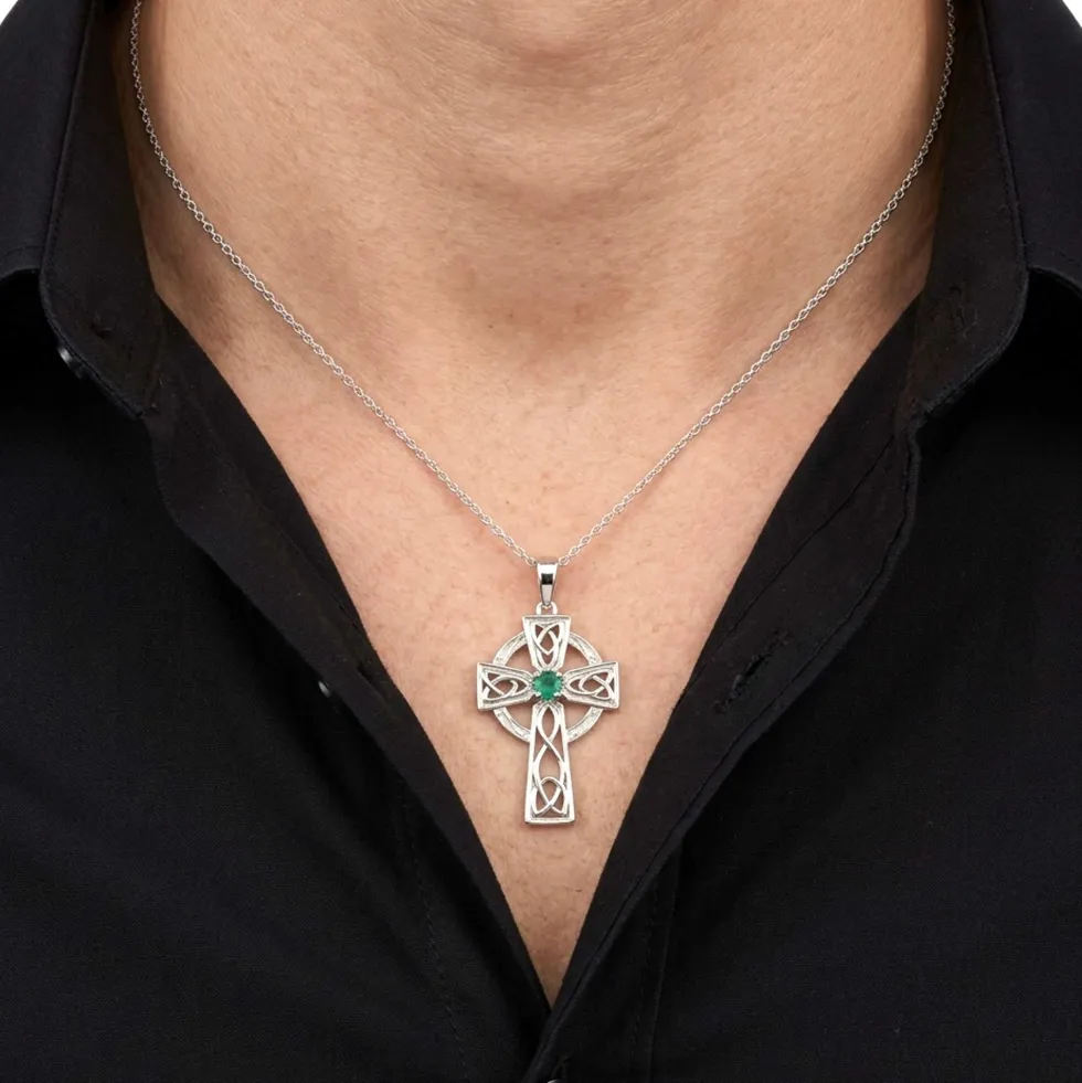 Le pendentif croix celtique