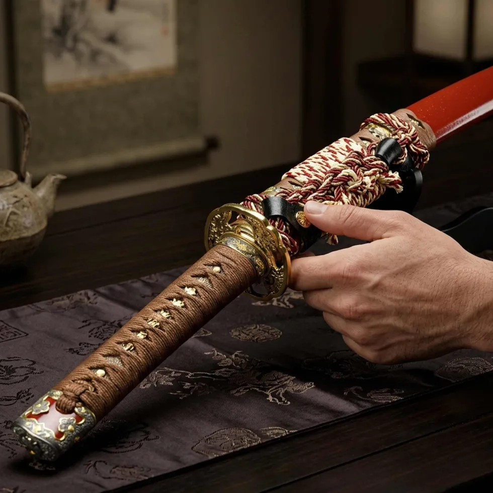 Le tachi japonais rouge
