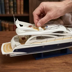 Le yacht à moteur