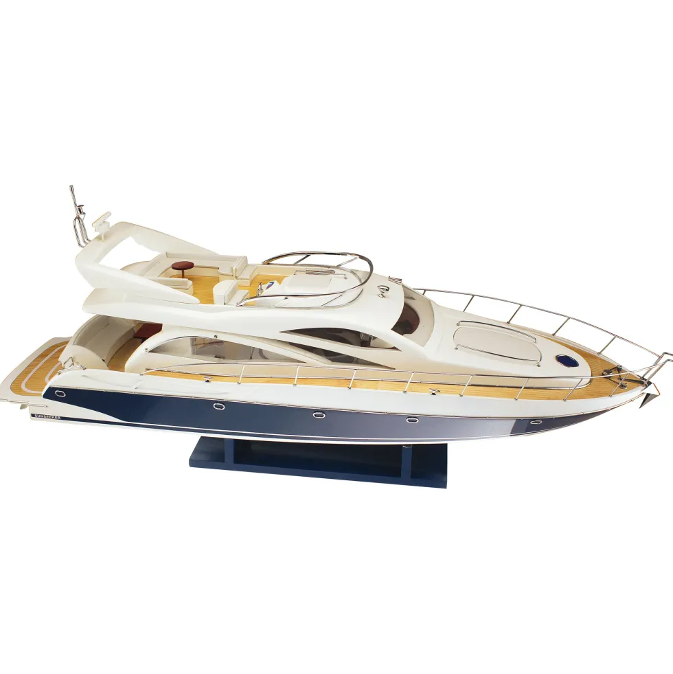 Le yacht à moteur