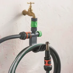Support robinet pour tuyau avec raccord
