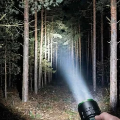 Torche rechargeable 10.000 lumens